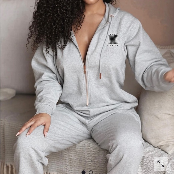 Forever Savage Hooded Onesie size S excellent condition. - Picture 3 of 13